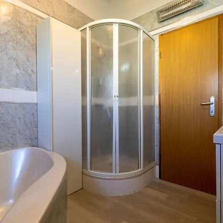 Eventhouse Pensión Fažana